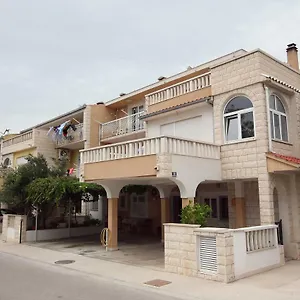 Apartment Luka